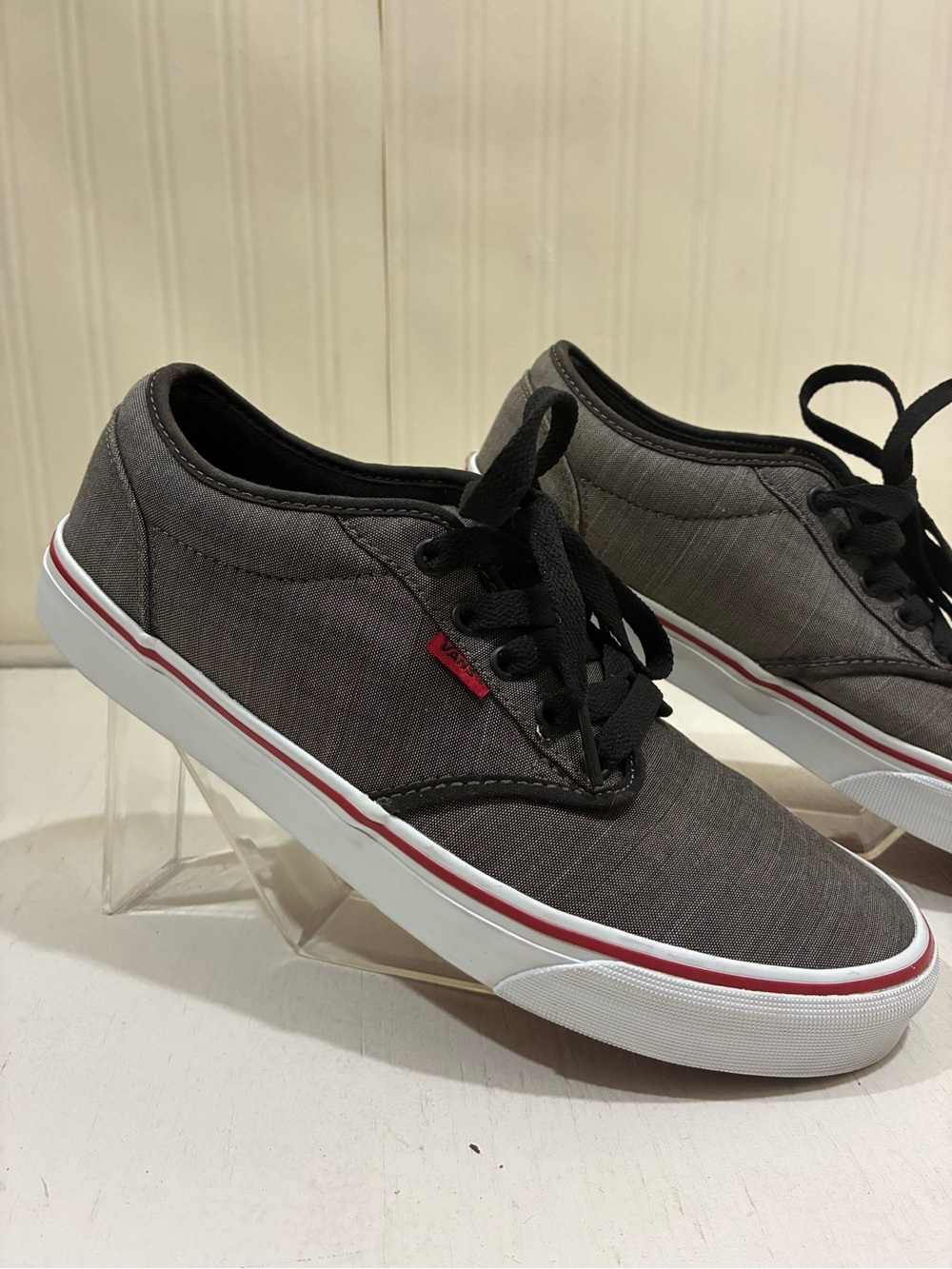 Vans Men's Low-Top Sneakers in Gray with Red Accent